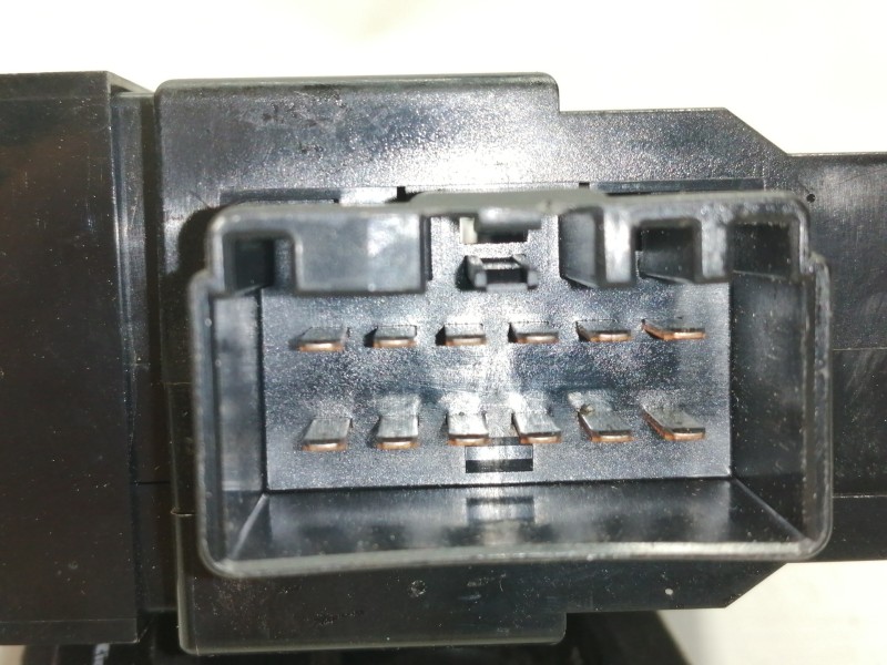 Recambio de mando elevalunas delantero izquierdo para volvo s60 berlina d5 referencia OEM IAM 8682949  