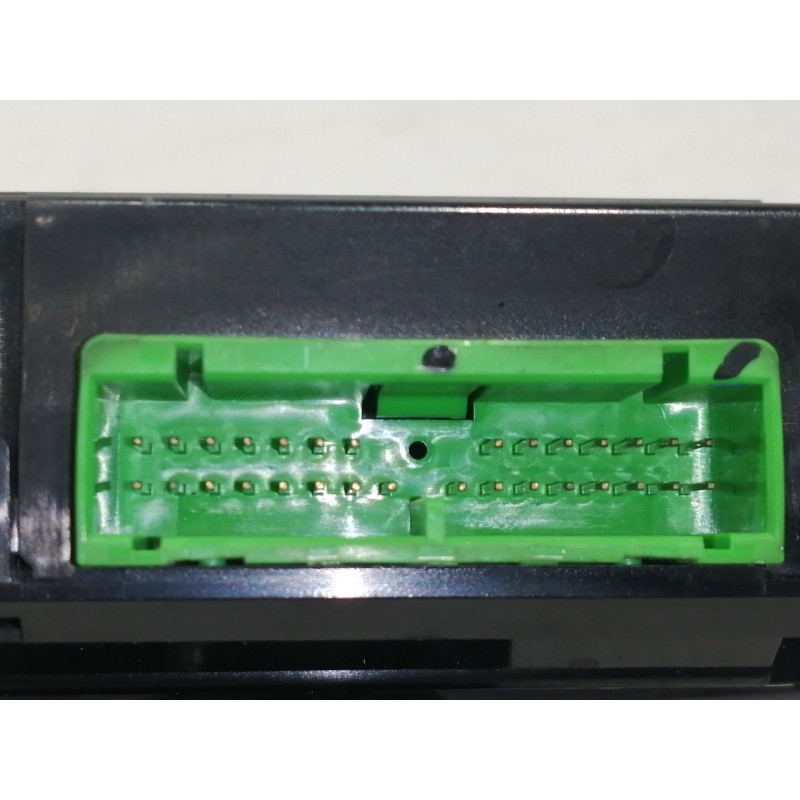 Recambio de mando elevalunas delantero izquierdo para volvo s60 berlina d5 referencia OEM IAM 8682949  