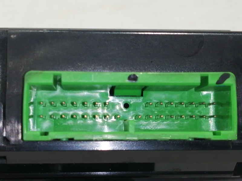 Recambio de mando elevalunas delantero izquierdo para volvo s60 berlina d5 referencia OEM IAM 8682949  