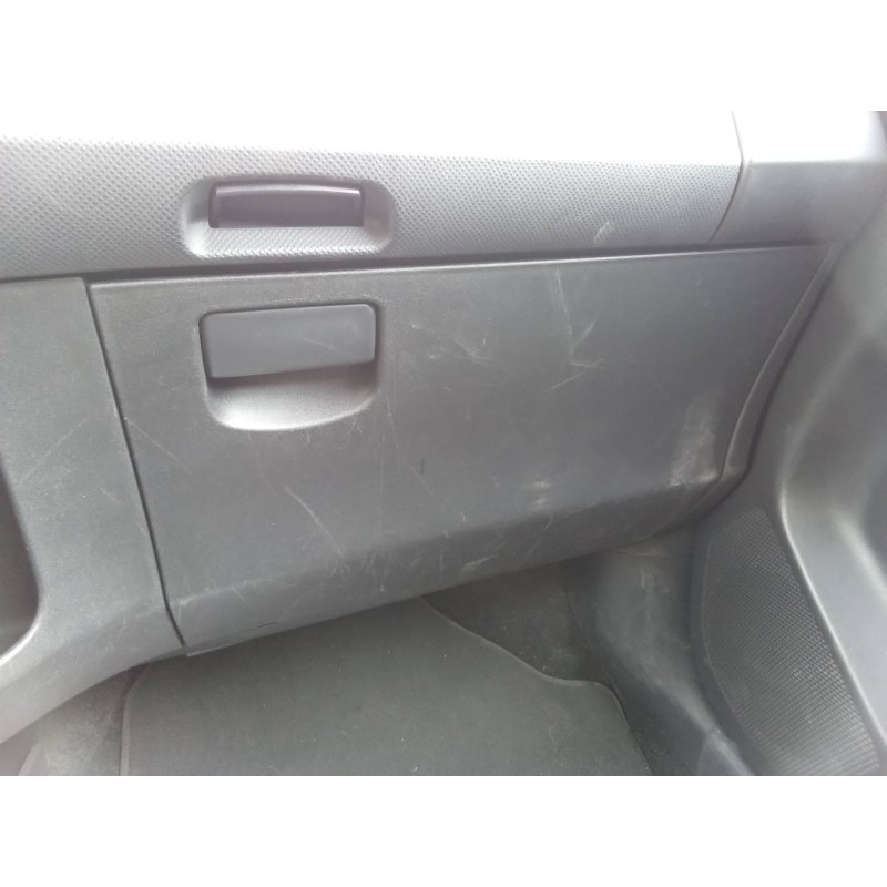 Recambio de guantera para toyota yaris 1.0 cat referencia OEM IAM 555500D060  