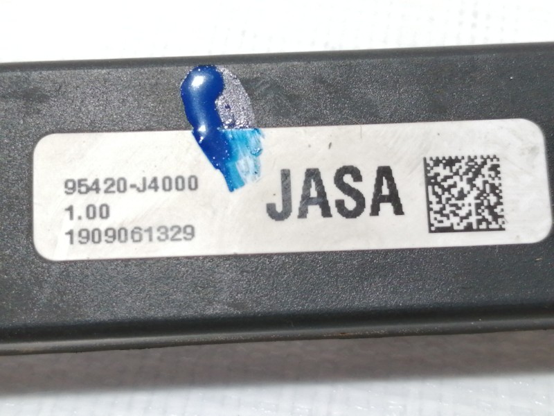 Recambio de antena para hyundai kona sle 2wd referencia OEM IAM 95420J4000  