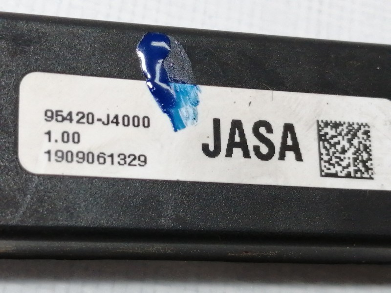 Recambio de antena para hyundai kona sle 2wd referencia OEM IAM 95420J4000  