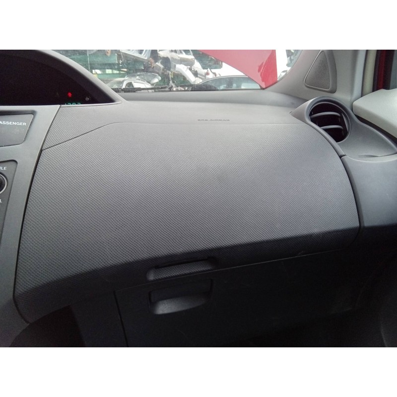 Recambio de guantera para toyota yaris 1.0 cat referencia OEM IAM 555500D060  