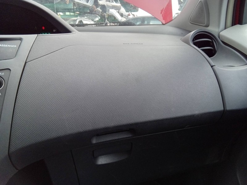 Recambio de guantera para toyota yaris 1.0 cat referencia OEM IAM 555500D060  