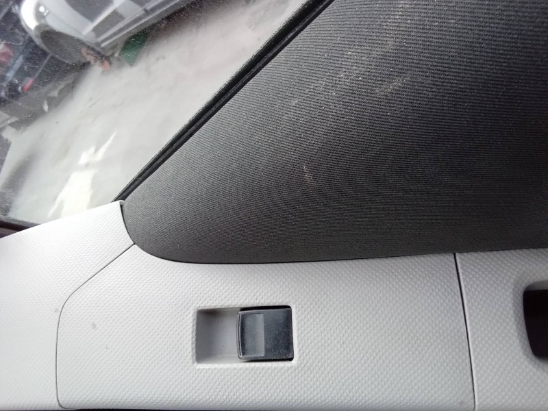 Recambio de mando elevalunas delantero derecho para toyota yaris 1.0 cat referencia OEM IAM 742310D090  