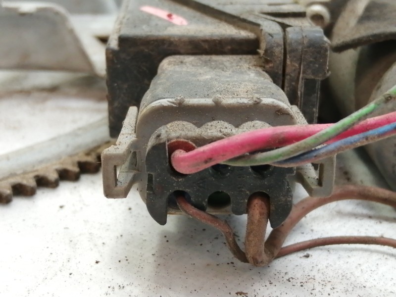 Recambio de elevalunas delantero izquierdo para opel corsa c essentia referencia OEM IAM 13173073  