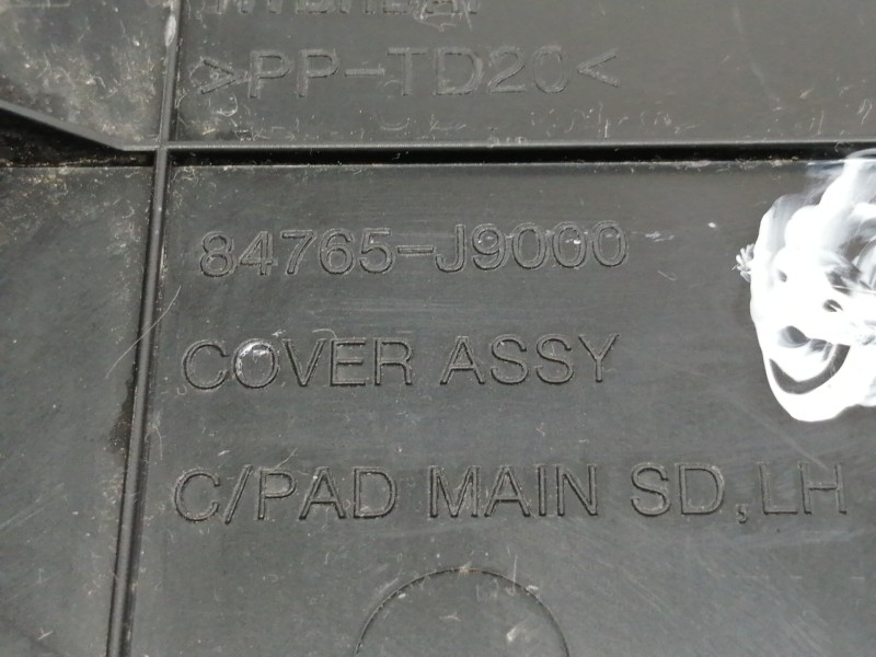 Recambio de moldura para hyundai kona sle 2wd referencia OEM IAM 84765J9000  