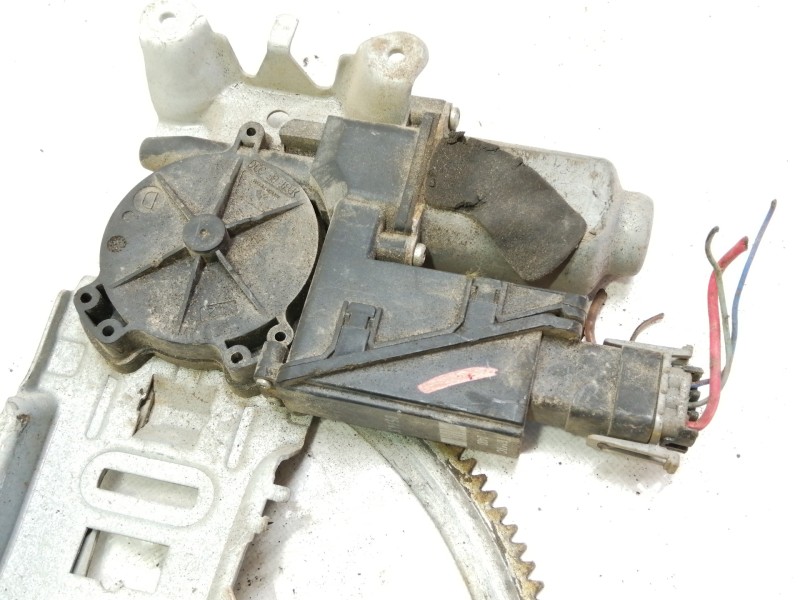 Recambio de elevalunas delantero izquierdo para opel corsa c essentia referencia OEM IAM 13173073  