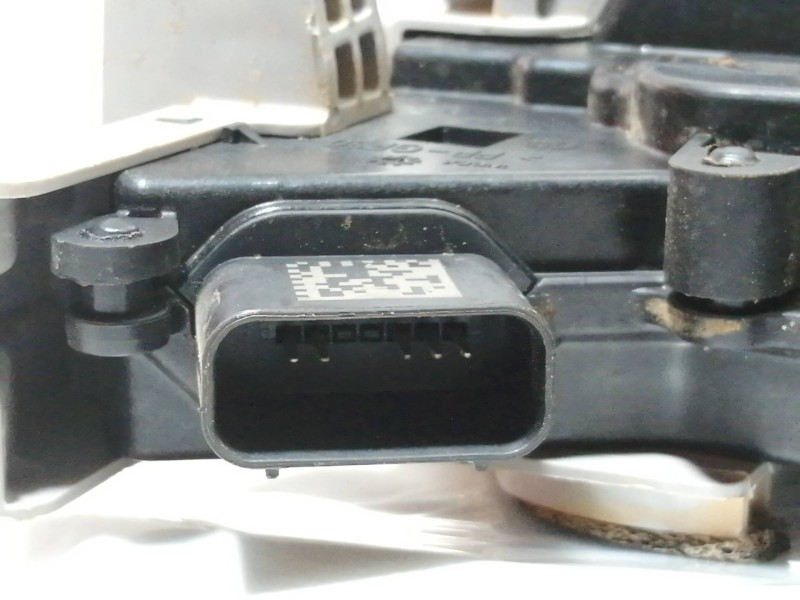 Recambio de cerradura puerta trasera izquierda para hyundai kona sle 2wd referencia OEM IAM 81410J9000  