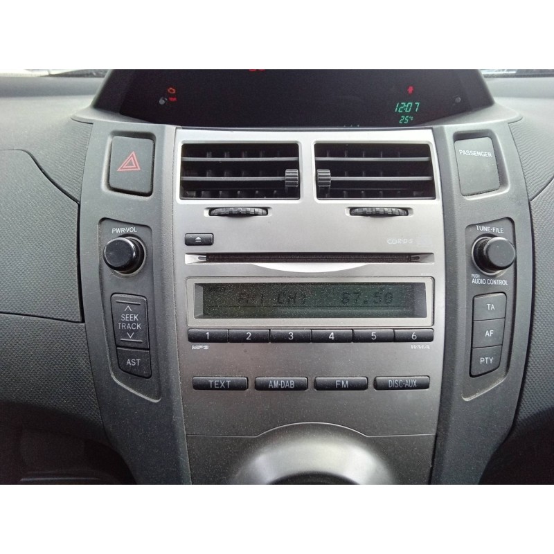 Recambio de sistema audio / radio cd para toyota yaris 1.0 cat referencia OEM IAM 861200D490  