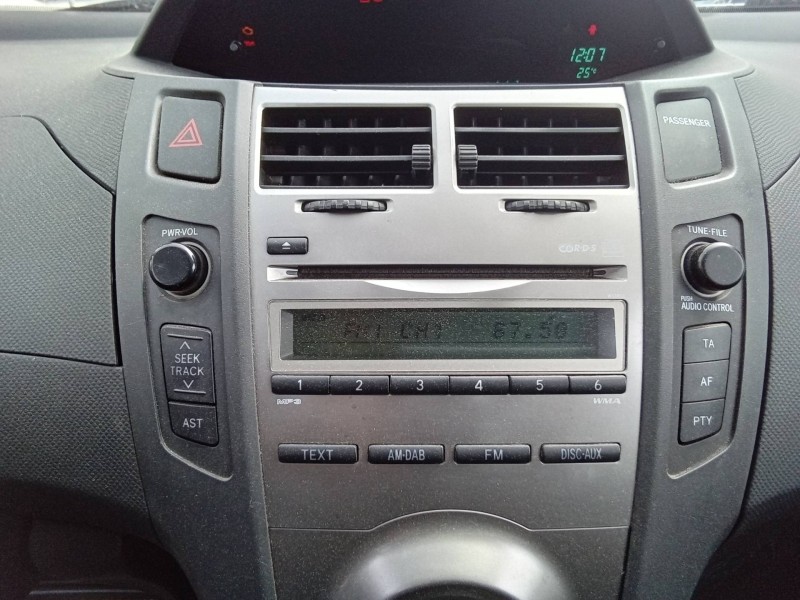 Recambio de sistema audio / radio cd para toyota yaris 1.0 cat referencia OEM IAM 861200D490  