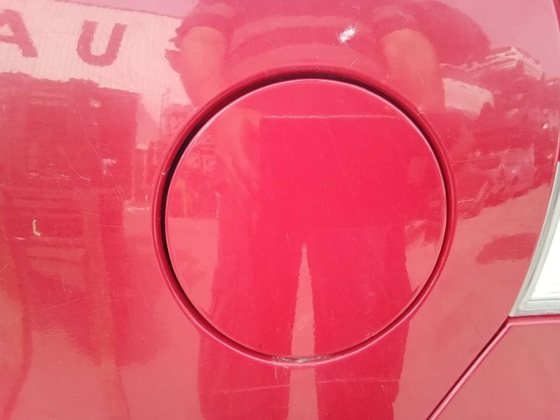 Recambio de tapa exterior combustible para toyota yaris 1.0 cat referencia OEM IAM   