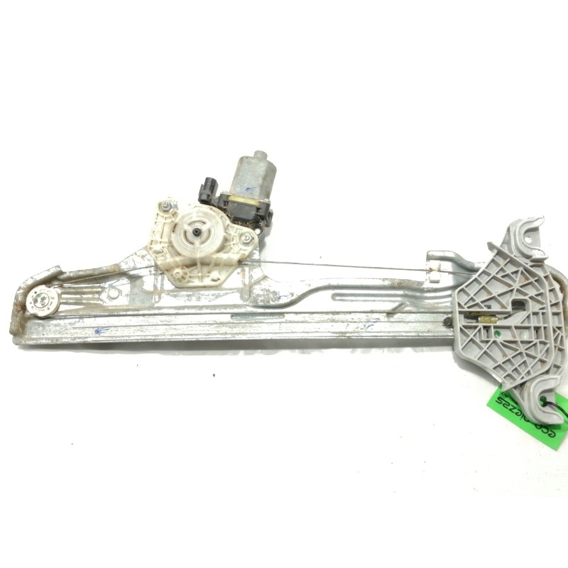 Recambio de elevalunas delantero derecho para hyundai kona sle 2wd referencia OEM IAM 82402J9000  