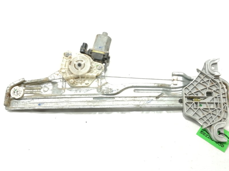 Recambio de elevalunas delantero derecho para hyundai kona sle 2wd referencia OEM IAM 82402J9000  