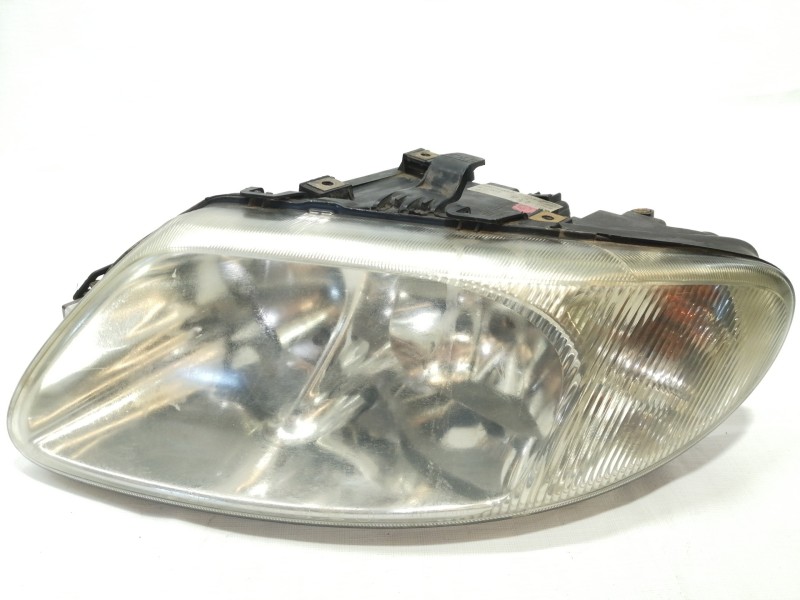 Recambio de faro izquierdo para chrysler voyager (rg) 2.5 crd cat referencia OEM IAM 04857703AB  