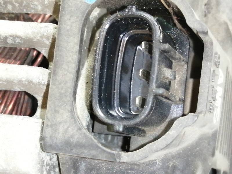 Recambio de alternador para hyundai i20 style referencia OEM IAM 373002A400  