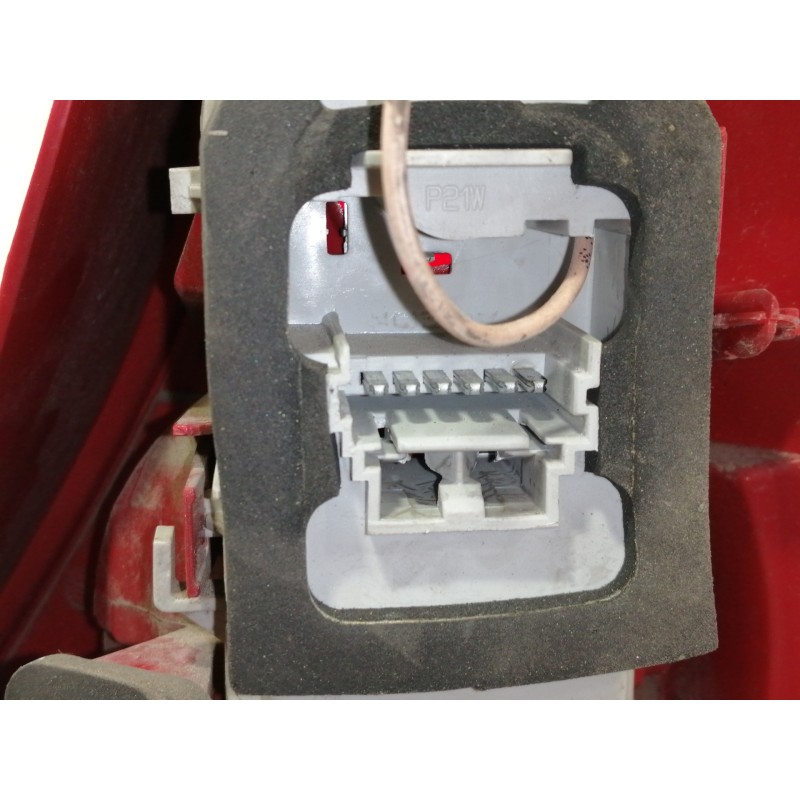 Recambio de piloto trasero izquierdo para renault clio ii fase ii (b/cb0) authentique confort referencia OEM IAM 8200071413  