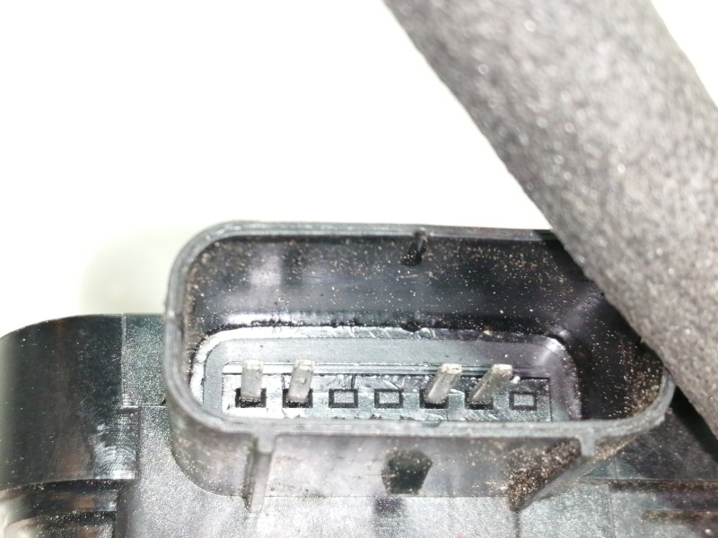 Recambio de cerradura puerta trasera derecha para kia sportage spirit 2wd referencia OEM IAM 813203U010  