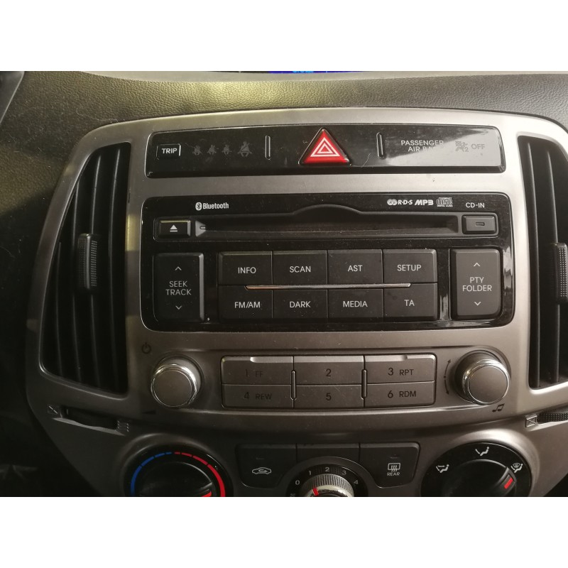 Recambio de sistema audio / radio cd para hyundai i20 style referencia OEM IAM 961211J252 EEBC606197D 8091288