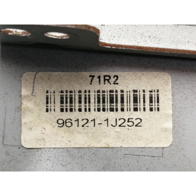 Recambio de sistema audio / radio cd para hyundai i20 style referencia OEM IAM 961211J252 EEBC606197D 8091288