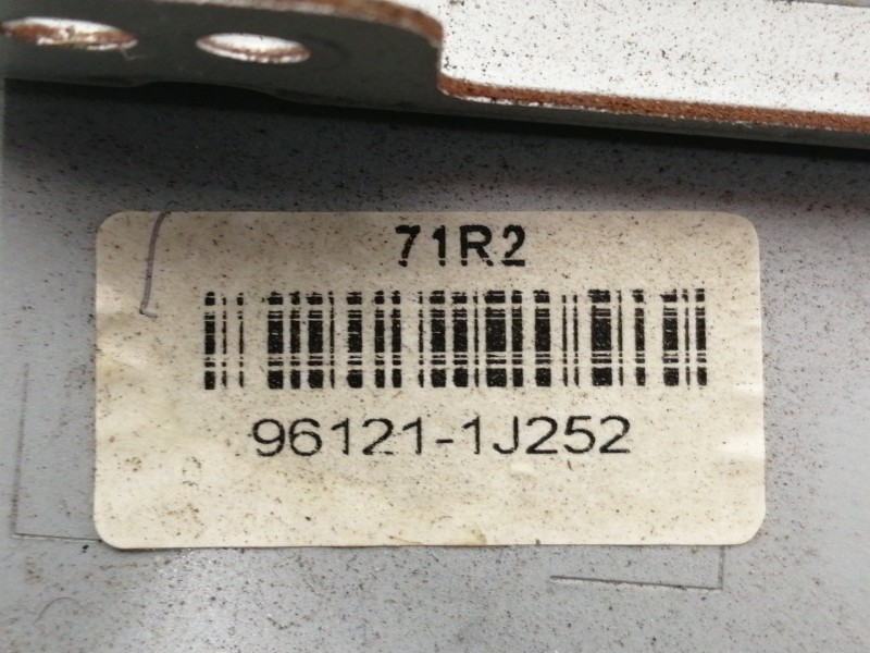 Recambio de sistema audio / radio cd para hyundai i20 style referencia OEM IAM 961211J252 EEBC606197D 8091288