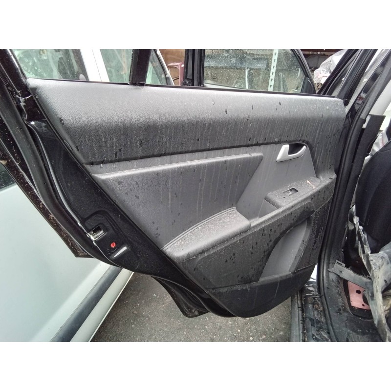Recambio de guarnecido puerta trasera izquierda para kia sportage spirit 2wd referencia OEM IAM 833103U000  