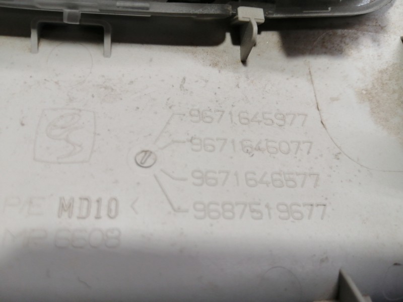 Recambio de luz interior para citroën c4 lim. feel referencia OEM IAM 9671645977 9671646077 9671646577