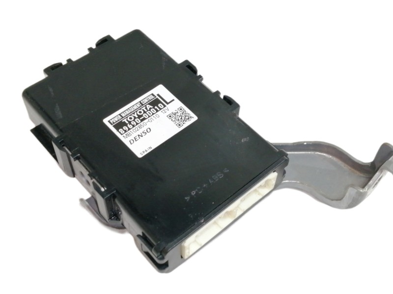 Recambio de centralita abs para toyota yaris 1.0 cat referencia OEM IAM 896900D010  