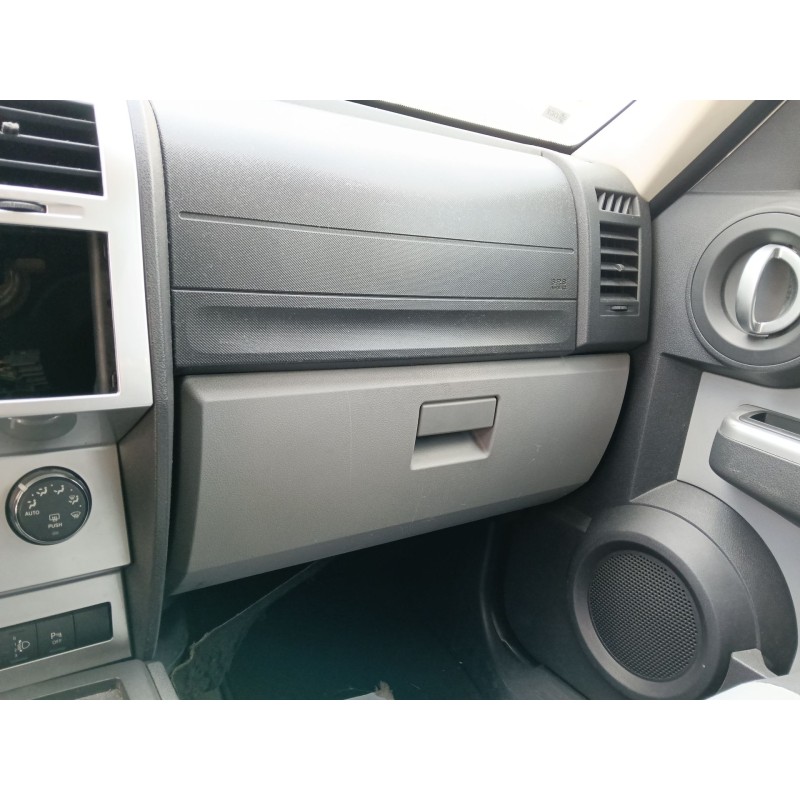 Recambio de guantera para dodge nitro 2.8 crd 4wd referencia OEM IAM 1GH491DBAA  