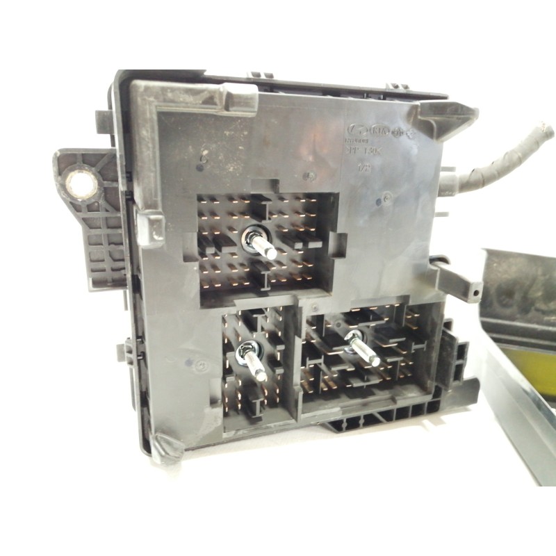 Recambio de caja reles / fusibles para kia cee´d emotion referencia OEM IAM 3916025000  