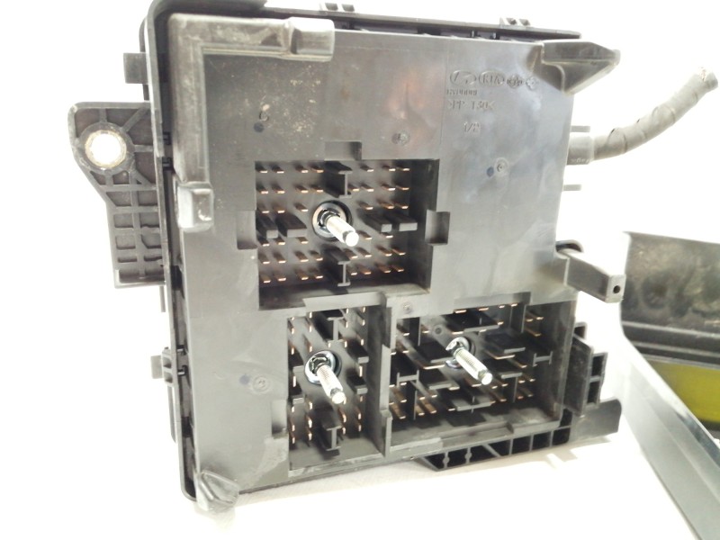 Recambio de caja reles / fusibles para kia cee´d emotion referencia OEM IAM 3916025000  