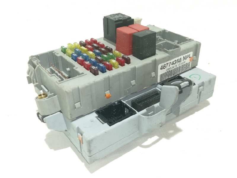 Recambio de caja reles / fusibles para fiat punto berlina (188) 1.2 16v elx referencia OEM IAM 46774358NPL  