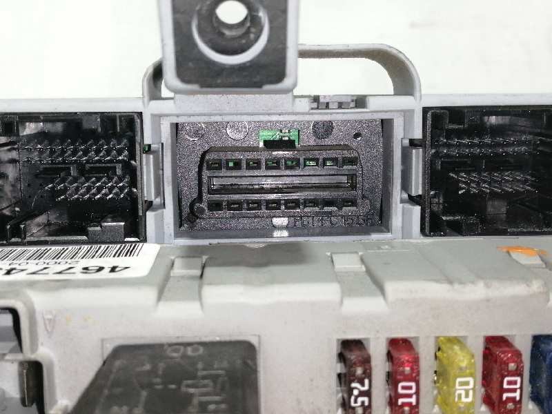 Recambio de caja reles / fusibles para fiat punto berlina (188) 1.2 16v elx referencia OEM IAM 46774358NPL  