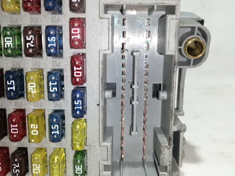 Recambio de caja reles / fusibles para fiat punto berlina (188) 1.2 16v elx referencia OEM IAM 46774358NPL  