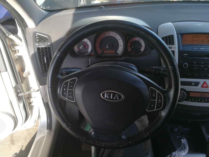 Recambio de volante para kia cee´d emotion referencia OEM IAM   