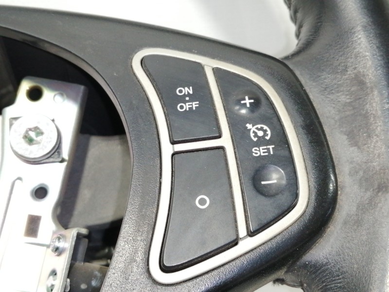 Recambio de volante para kia cee´d emotion referencia OEM IAM   