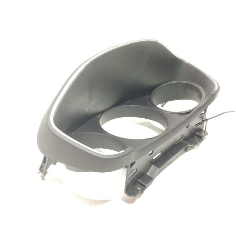 Recambio de moldura para renault megane iv berlina 5p experience referencia OEM IAM 682646951R  