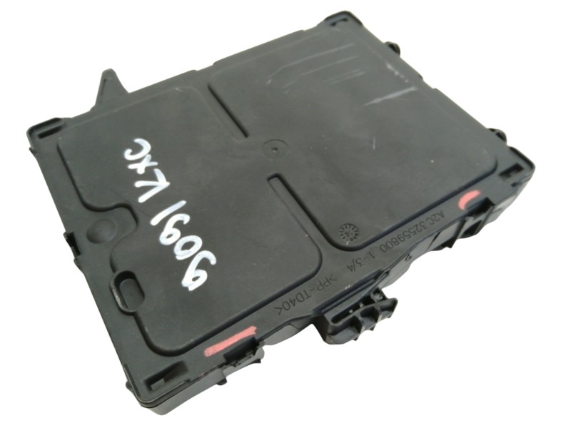 Recambio de caja reles / fusibles para renault megane iv berlina 5p limited referencia OEM IAM 284B10363R A2C32559700 