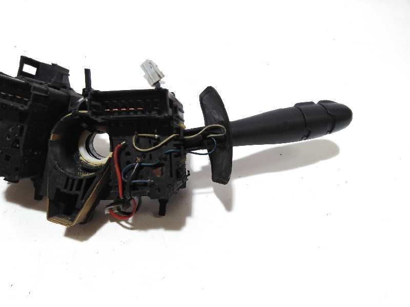 Recambio de mando intermitentes para nissan kubistar (x76) pro (l1) referencia OEM IAM 8200379529  