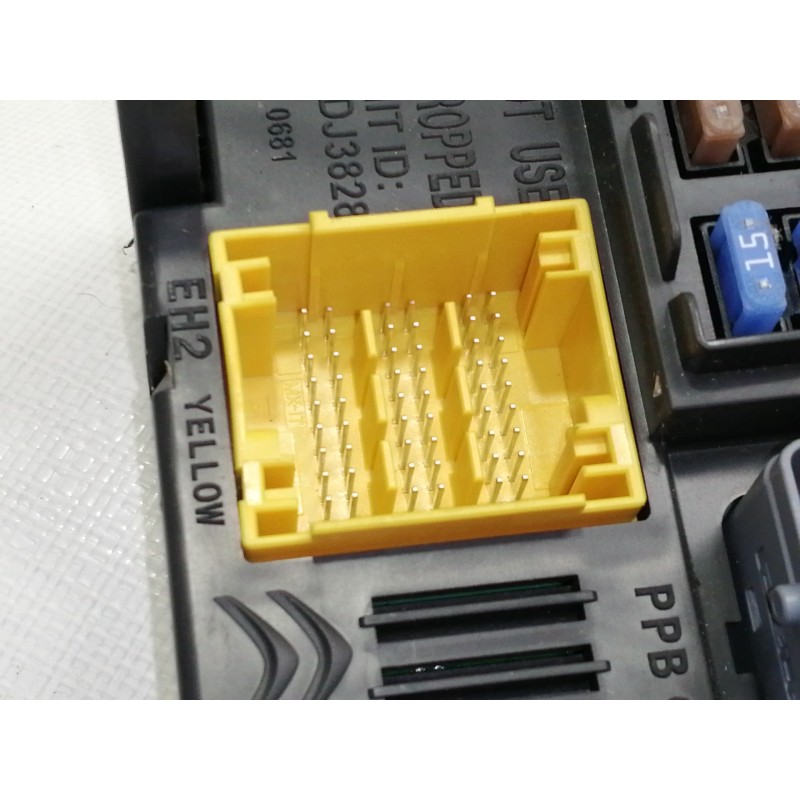 Recambio de caja reles / fusibles para opel crossland x edition referencia OEM IAM 9819851280  