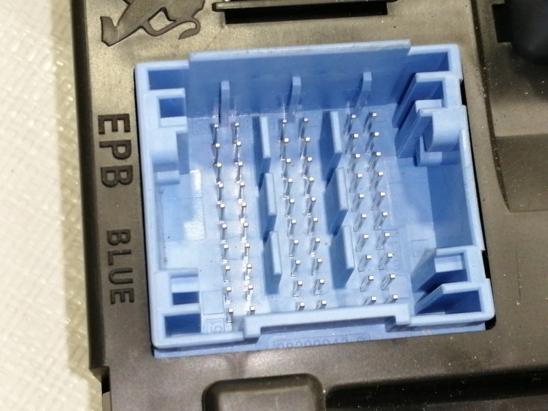 Recambio de caja reles / fusibles para opel crossland x edition referencia OEM IAM 9819851280  