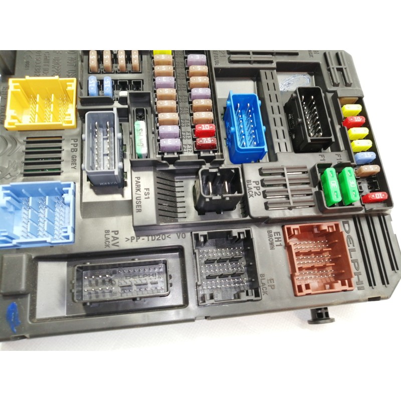 Recambio de caja reles / fusibles para opel crossland x edition referencia OEM IAM 9819851280  