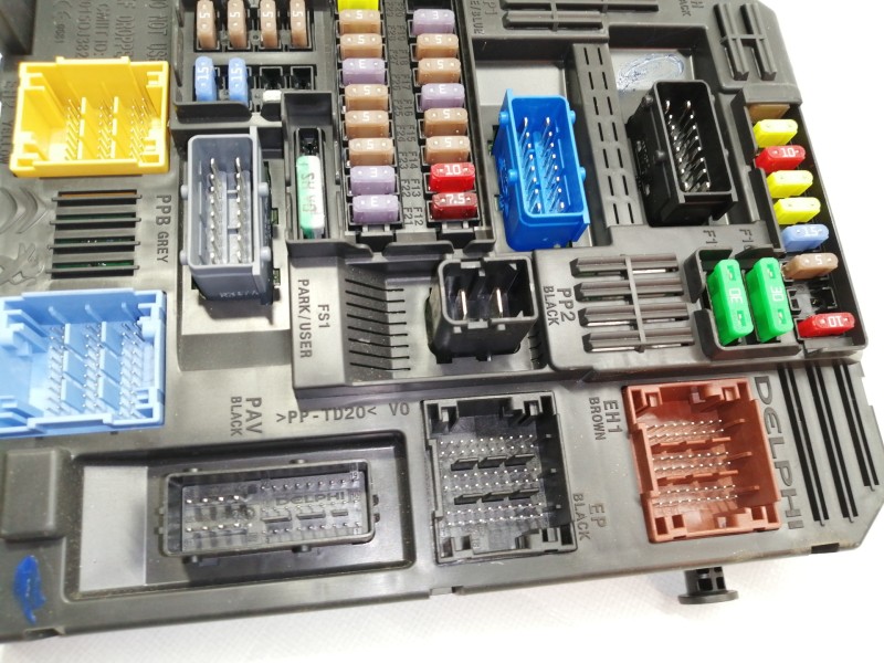 Recambio de caja reles / fusibles para opel crossland x edition referencia OEM IAM 9819851280  