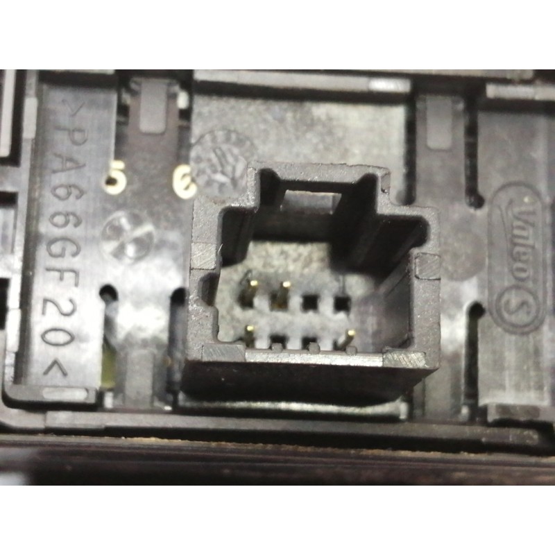 Recambio de mando elevalunas trasero derecho para renault megane iv berlina 5p limited referencia OEM IAM 829507746R  