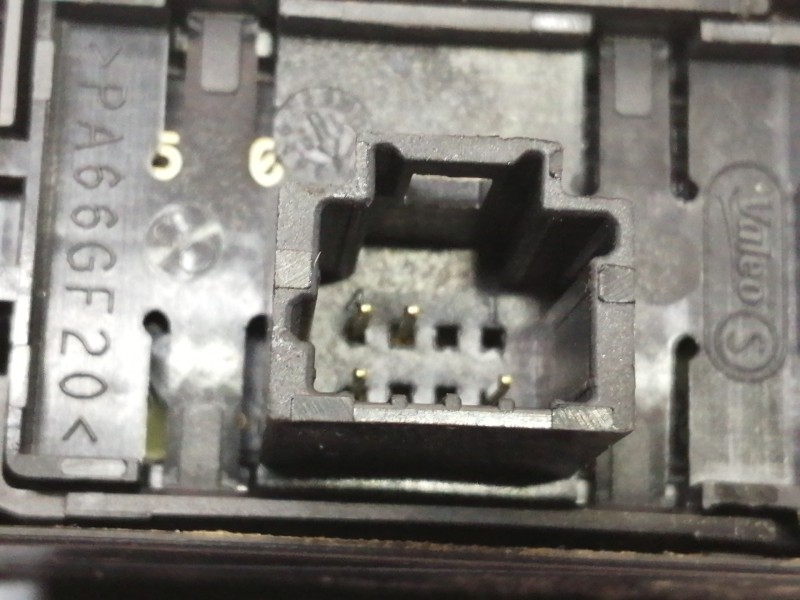 Recambio de mando elevalunas trasero derecho para renault megane iv berlina 5p limited referencia OEM IAM 829507746R  