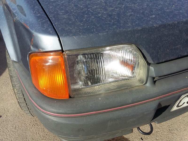 Recambio de faro derecho para ford escort berlina ghia referencia OEM IAM 201960786 201960786 