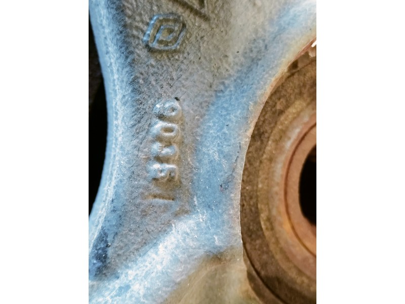 Recambio de mangueta delantera izquierda para renault megane iv berlina 5p limited referencia OEM IAM 400157901R 3330C 410110528