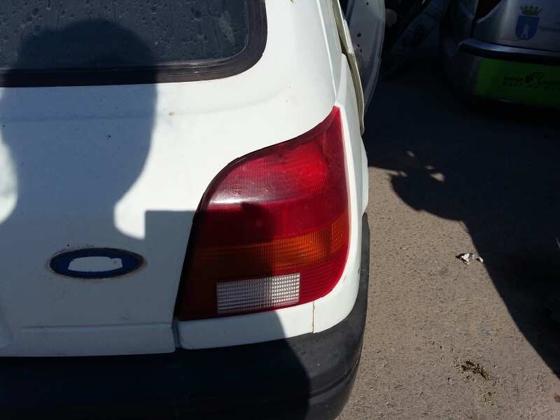 Recambio de piloto trasero derecho para ford fiesta berl./courier 1.3 cat referencia OEM IAM 89FG13N004AA  