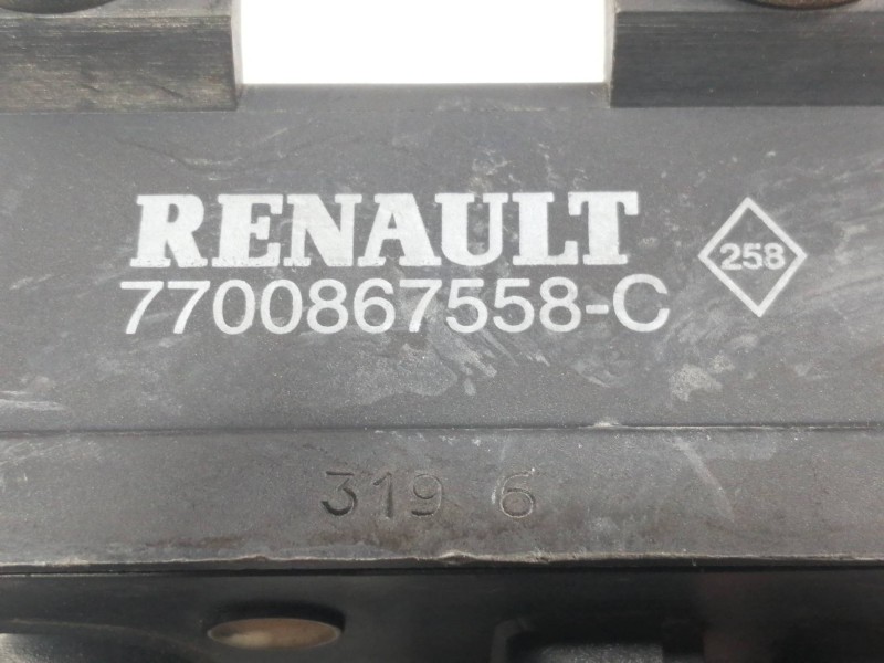 Recambio de caja precalentamiento para volvo v40 familiar 1.9 turbodiesel referencia OEM IAM 7700867558C  