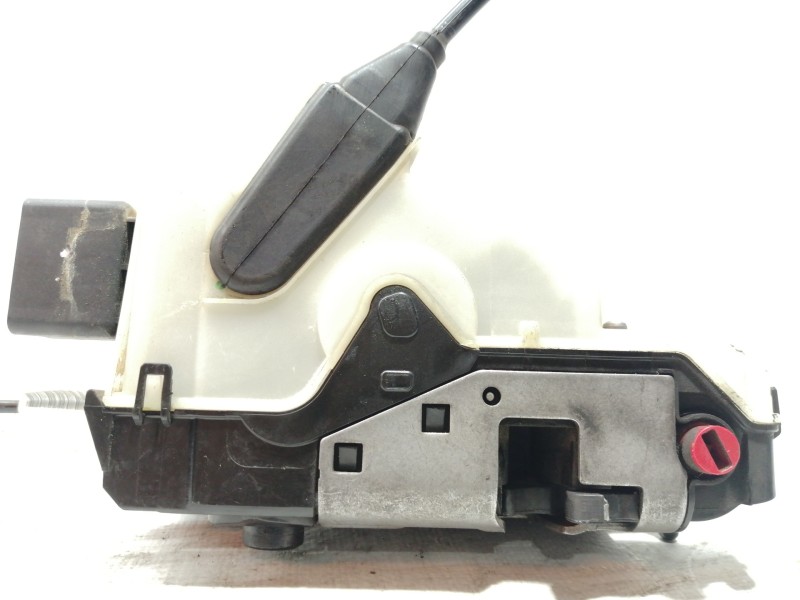 Recambio de cerradura puerta trasera derecha para peugeot 2008 (--.2013) allure referencia OEM IAM 45027185  